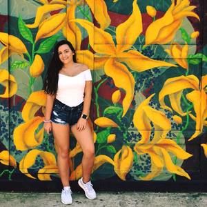 Meet your Posher, Tomi rose